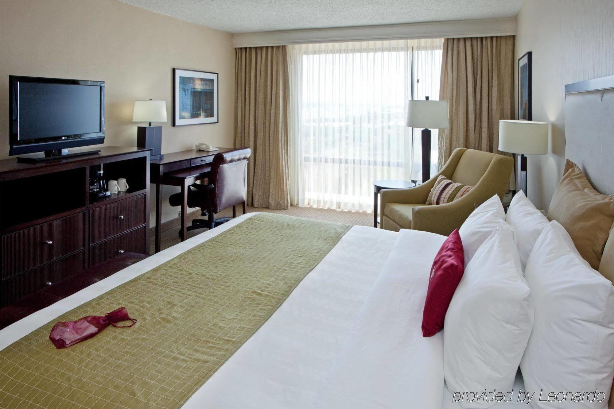 Crowne Plaza Hotel Old Town Alexandria Exterior foto